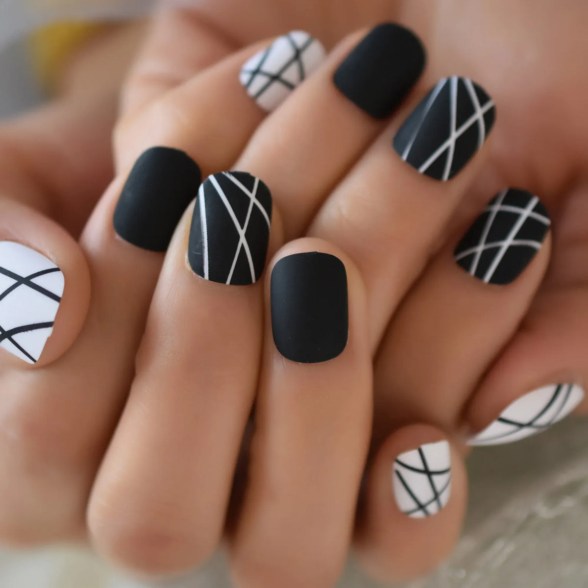 KissICON L5815 KissIcon Short Matte Black Press On Nails -