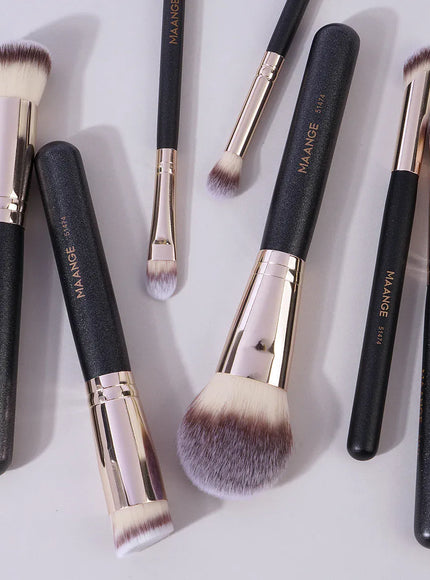 KissICON Maange Seven Piece Makeup Brush Set Bristles -