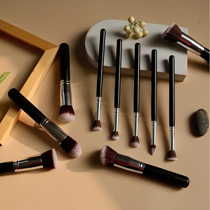 KissICON Matte Black 10 Silvery Gala Chain Bags 10pc Soft Beginner Makeup Brush Kit