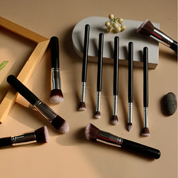 KissICON Matte Black 10 Silvery Gala Chain Bags Soft Beginner Full Makeup Brush Set – Tool Kit