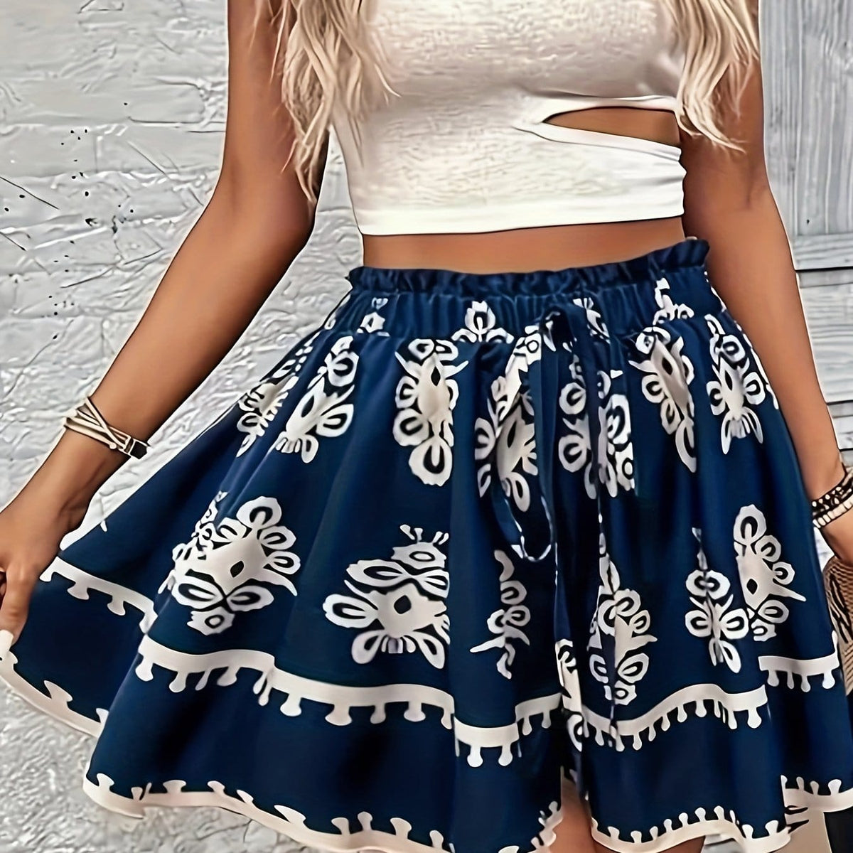 jkthpu-45 Navy Blue / UK 16 Chic Plus Size Vacation Shorts with Bold AllOver Print