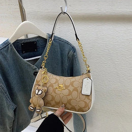 KissICON Off-white 24x7x15 Chic Chain Square Autumnwinter