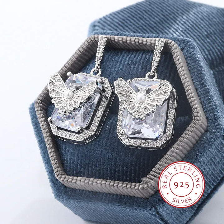 💋 Crystal Butterfly Stud Earrings - Claw Zircon Design