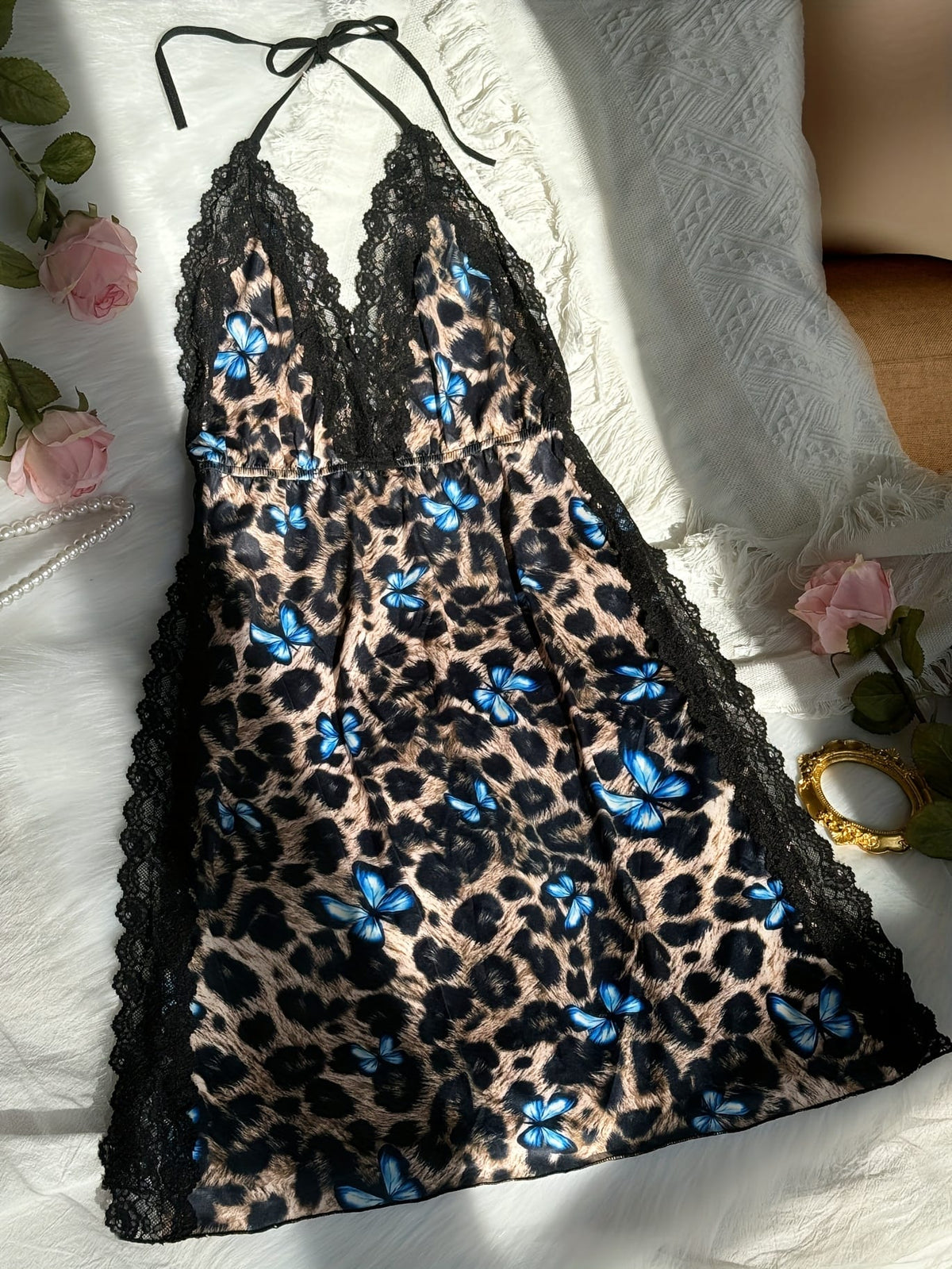 jkthpu-45 Oversized Lace Leopard And Butterfly Design Split Thigh Backless Sleepwear, Featuring Lace Patchwork And Thin Shoulder Straps with a Deep V-Neck, Suitable for Women.