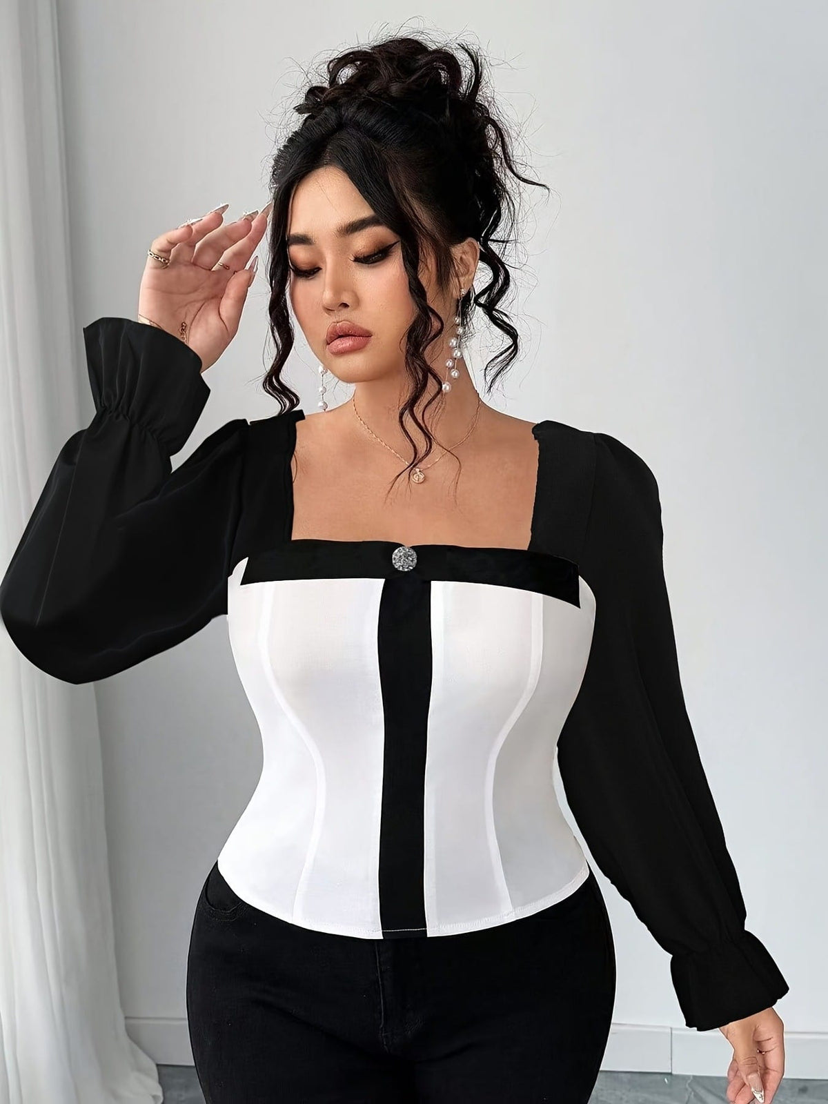 jkthpu-45 Plus Size Elegant Blouse – Black & White Contrast Waist-Cinching Shirt