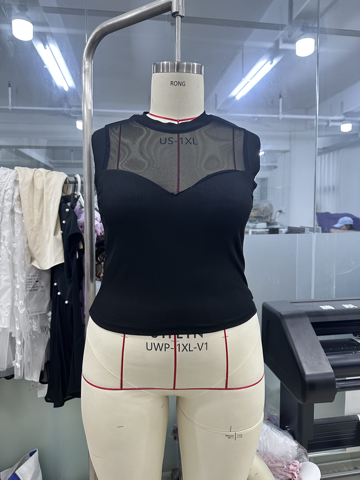 KissICON Plus Size - Elegant Plus Size Women'S Mesh