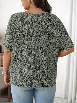 KissICON Plus Size, Everyday and Outing, Casual Leopard Print Oversized Women's T-Shirt