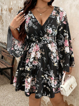 jkthpu-45 Plus Size Floral Print V-Neck Bell Sleeve Dress - Knee-Length Loose Fit Summer Casual Outfit, Machine Washable Black & Pink Floral Pattern for Women, Floral Shirt Dress, Warm Weather Fashion, Elegant Style, Lightweight Fabric, Relaxed Style