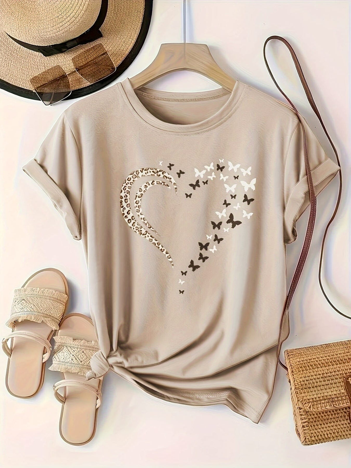 KissICON Plus Size Heart Print T-Shirt, Casual Crew Neck Short Sleeve T-Shirt, Women's Plus Size Clothing
