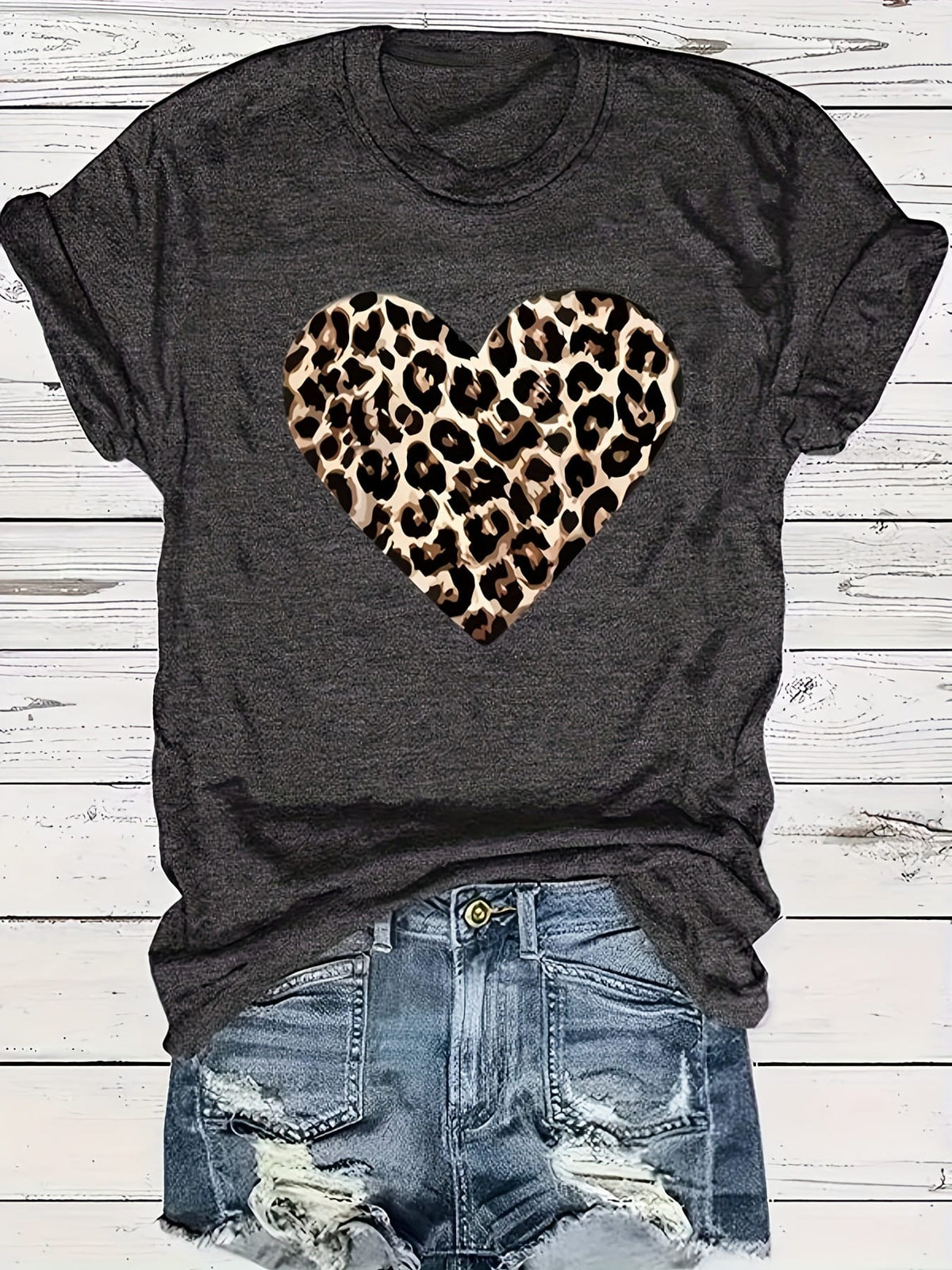 KissICON Plus Size Leopard Heart Print T-shirt - Vibrant Short Sleeve Crew Neck Casual Top for Summer & Spring - Soft, Breathable, Relaxed Fit Women's Plus Size Clothing for Everyday Wear