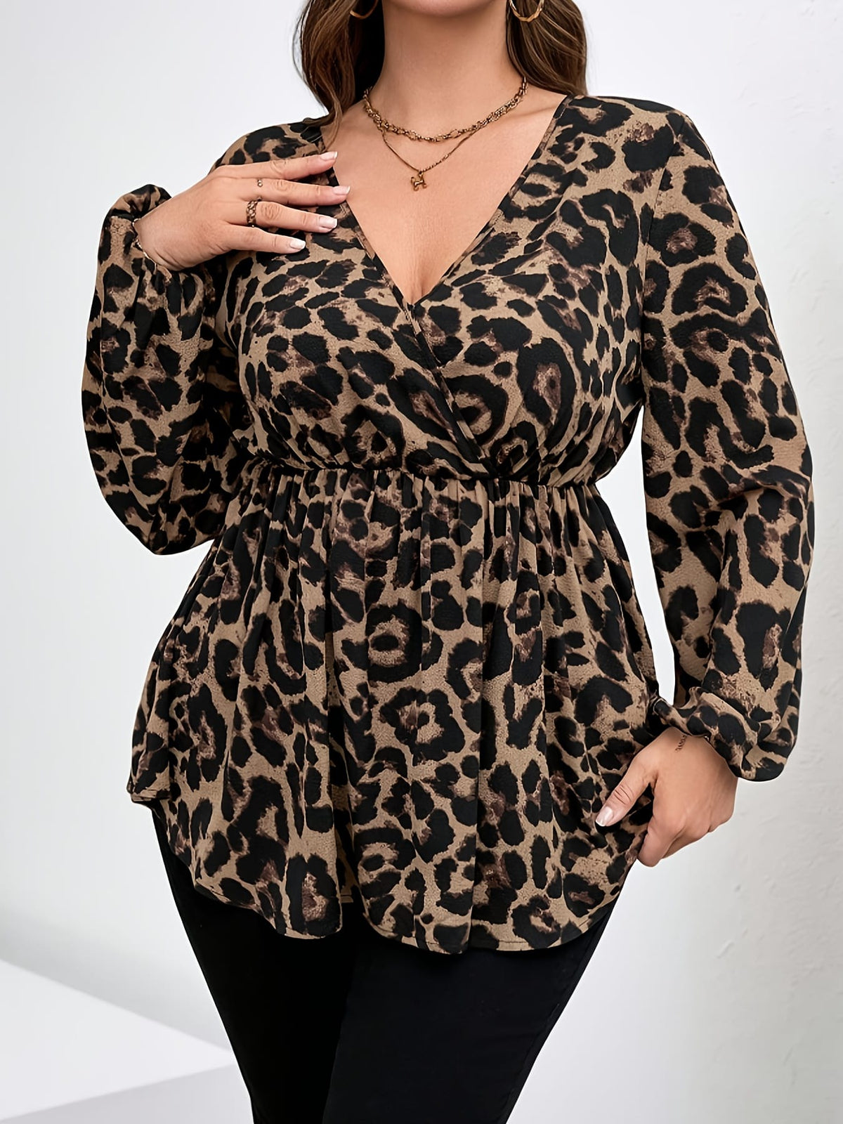jkthpu-45 Plus Size Leopard Print V-Neck Blouse – Long Sleeve Button-Up Ruffled Hem