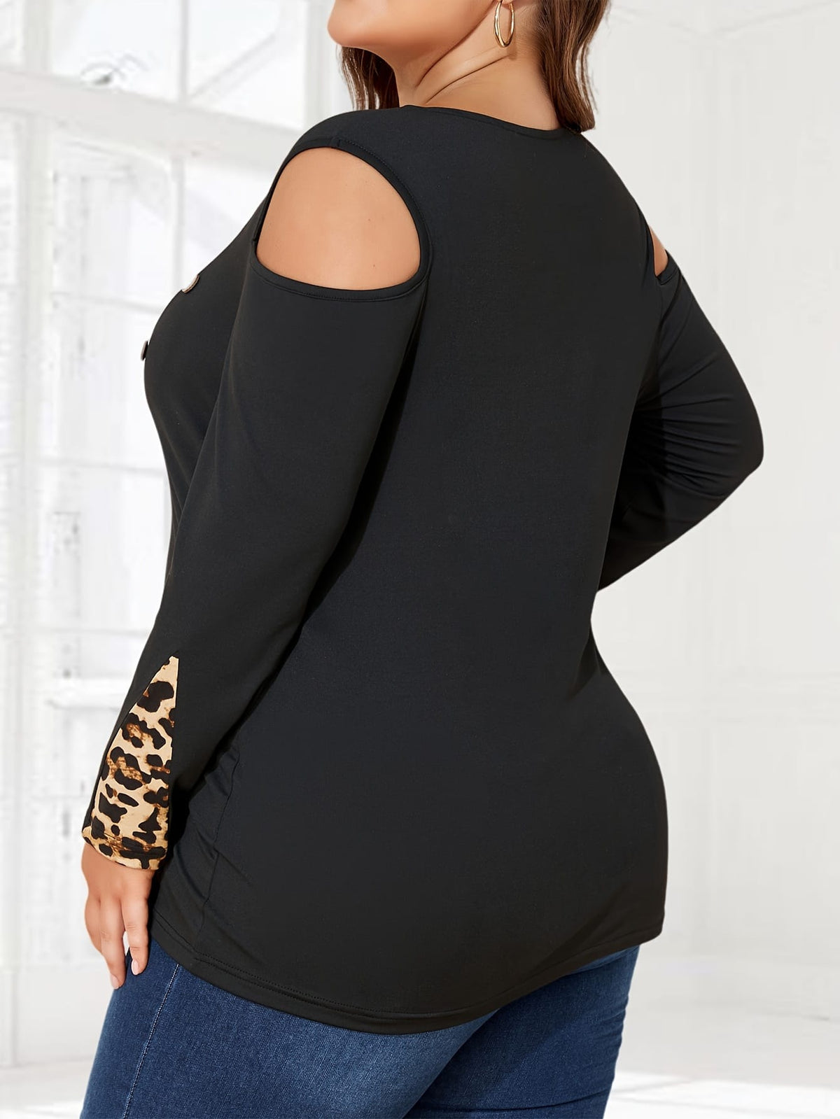jkthpu-45 Plus Size Leopard VNeck Knit TShirt with Shoulder Cutout