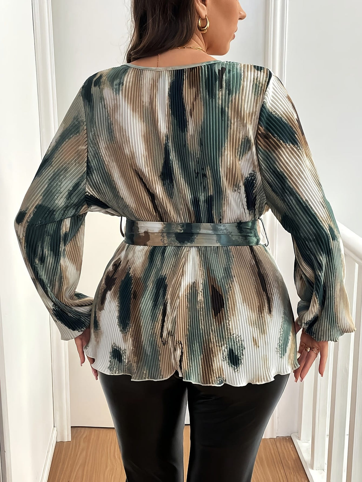 KissICON Plus Size - Plus Size - Elegant Tropical Print V-Neck Blouse with Belted Waist & Long Sleeves - Women'S Stylish Long Sleeve Top for All Seasons, Non-Stretch Fabric, Allseason Blouse|Vneck Blouse|Nonstretch Fabric