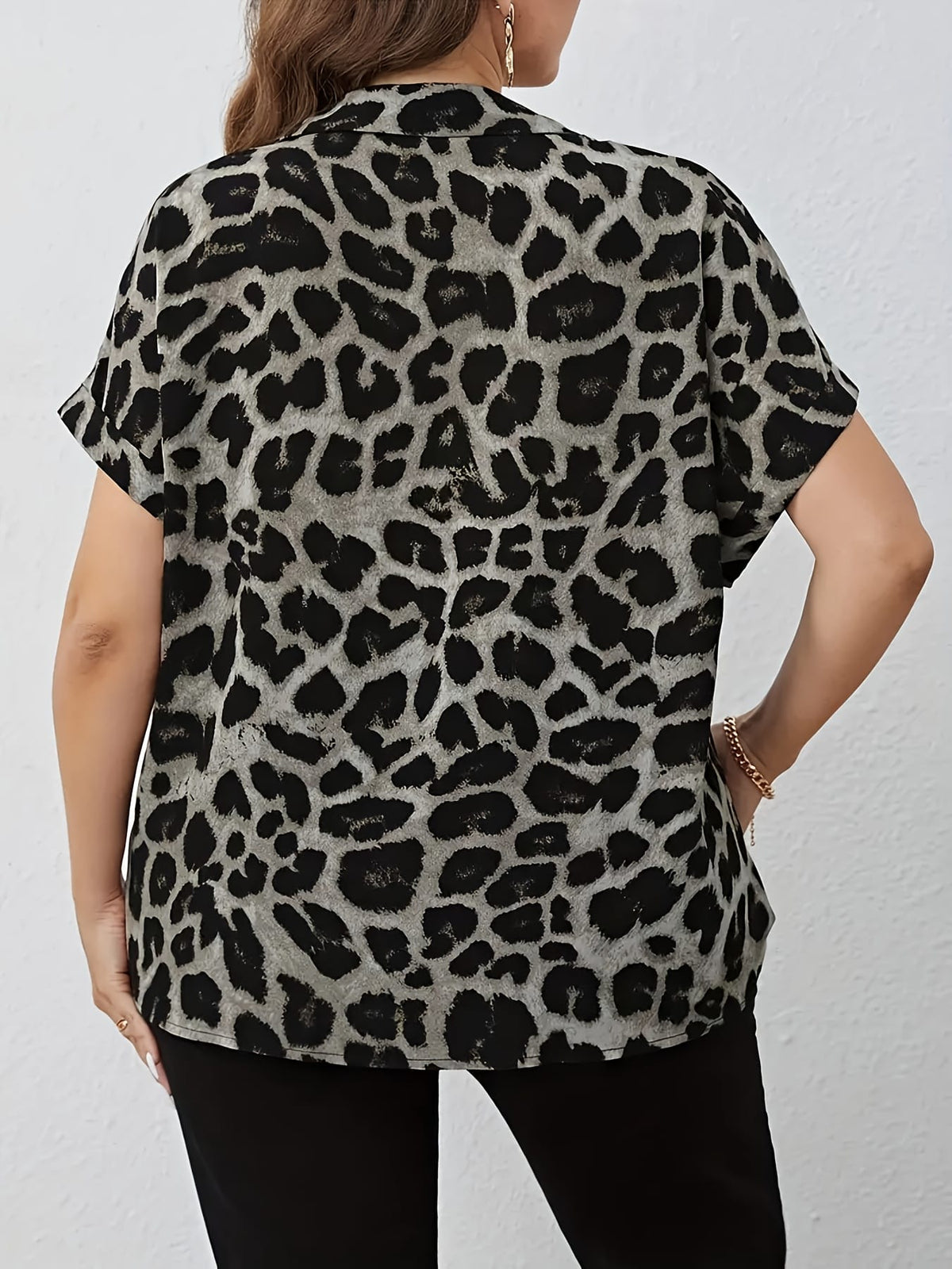 KissICON Plus Size, Women's Oversized Plus Size Leopard Print Blouse - Elegant Collar Button-Front Shirt with Black & Brown Spots, Structured Loose Fit Tunic Top for Spring/Fall/Summer, Casual & Formal Events, Machine Washable, Stylis