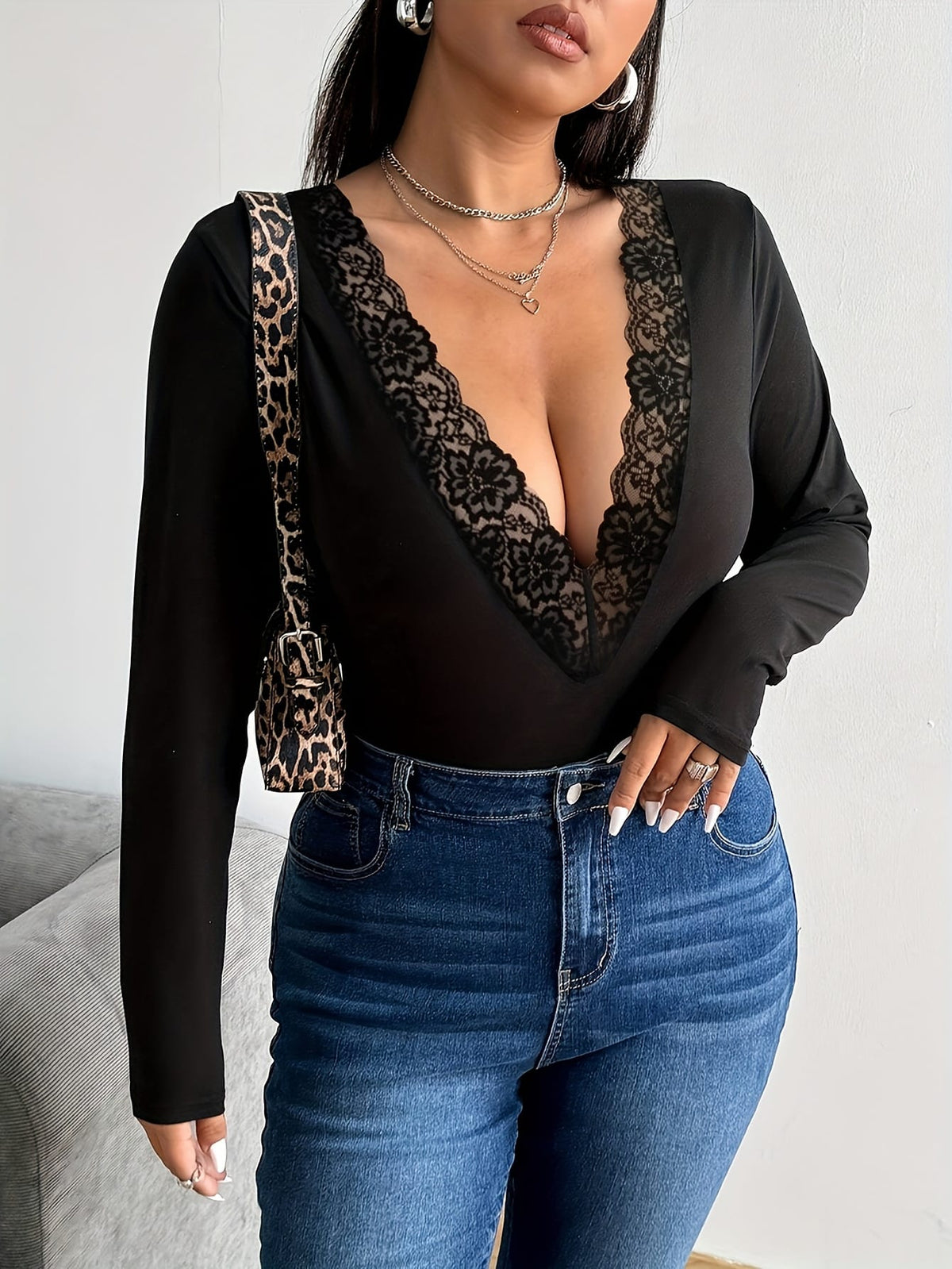 jkthpu-45 Plus Size, Women's Plus Size Black Long Sleeve T-Shirt - Elegant Lace Contrast Top, Stretchy Non-See-Through Blouse for Formal & Everyday Outfits - Machine Washable Women's Clothing Gift, Stylish Blouse, Deep Vneck Design, Breathable Fabric, Fashionable B