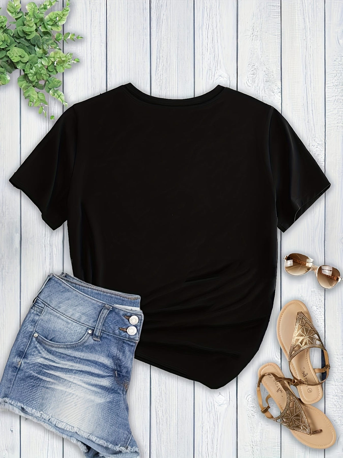 KissICON Plus Size, Women's Plus Size Casual T-Shirt - Stretchy Everyday Top with Heart Patterns (White/rose Golden/Print) - Machine Washable Round Neck Shirt for Women - Non-See-Through Fabric for Spring, Summer, Fall Outfits, Ladies