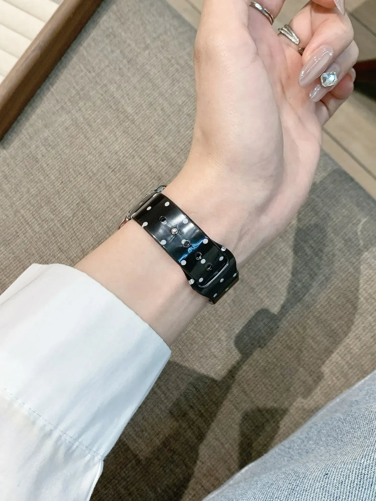 KissICON Popular glossy silicone strap For Apple Watch band women Strap Series 11/10/9/8/7/6/5/4 40mm 41mm 42mm 44mm 45mm 46mm