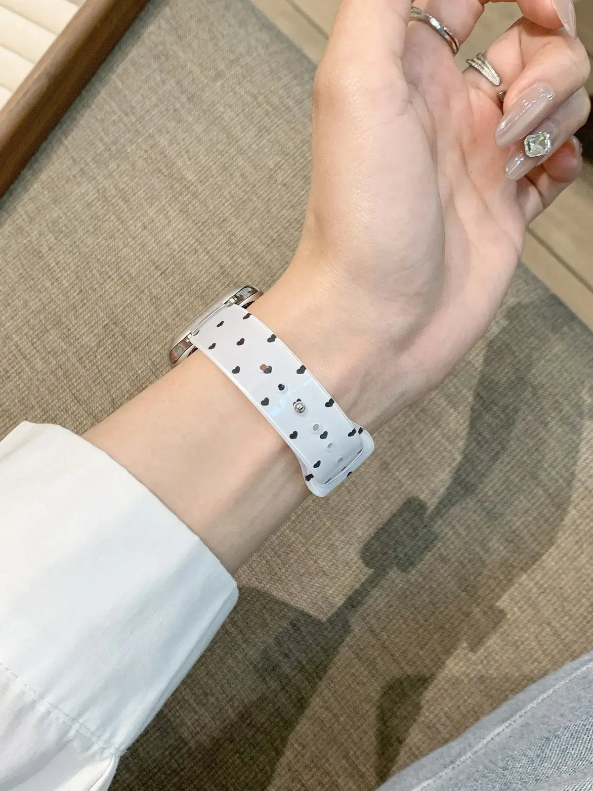 KissICON Popular glossy silicone strap For Apple Watch band women Strap Series 11/10/9/8/7/6/5/4 40mm 41mm 42mm 44mm 45mm 46mm