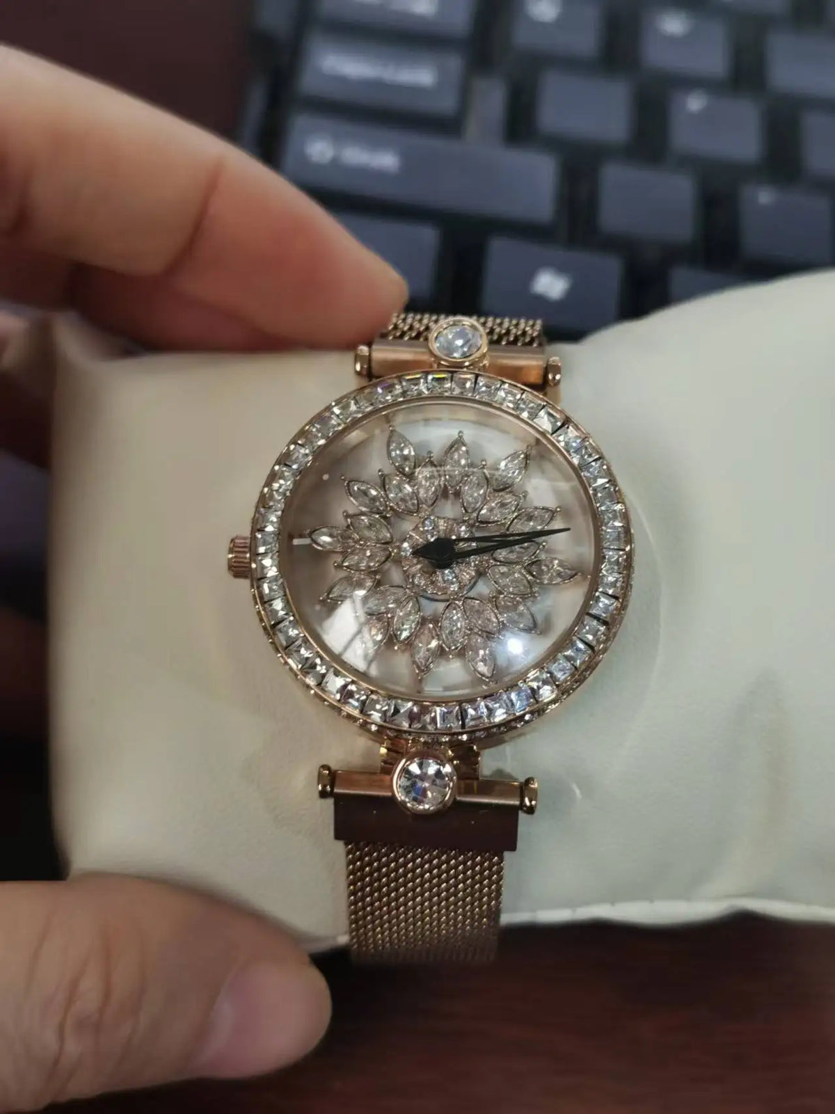 KissICON Rose Gold - Magnetic KissIcon UTHAI Women Watch Leather Diamond Waterproof -
