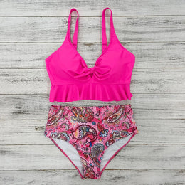 KissICON Seaural Curve V-Neck Ruffled Waist Bikini –