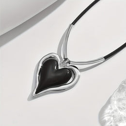 jkthpu-45 Silvery KissIcon Heart Pendant Necklace - Everyday Chic Accessory