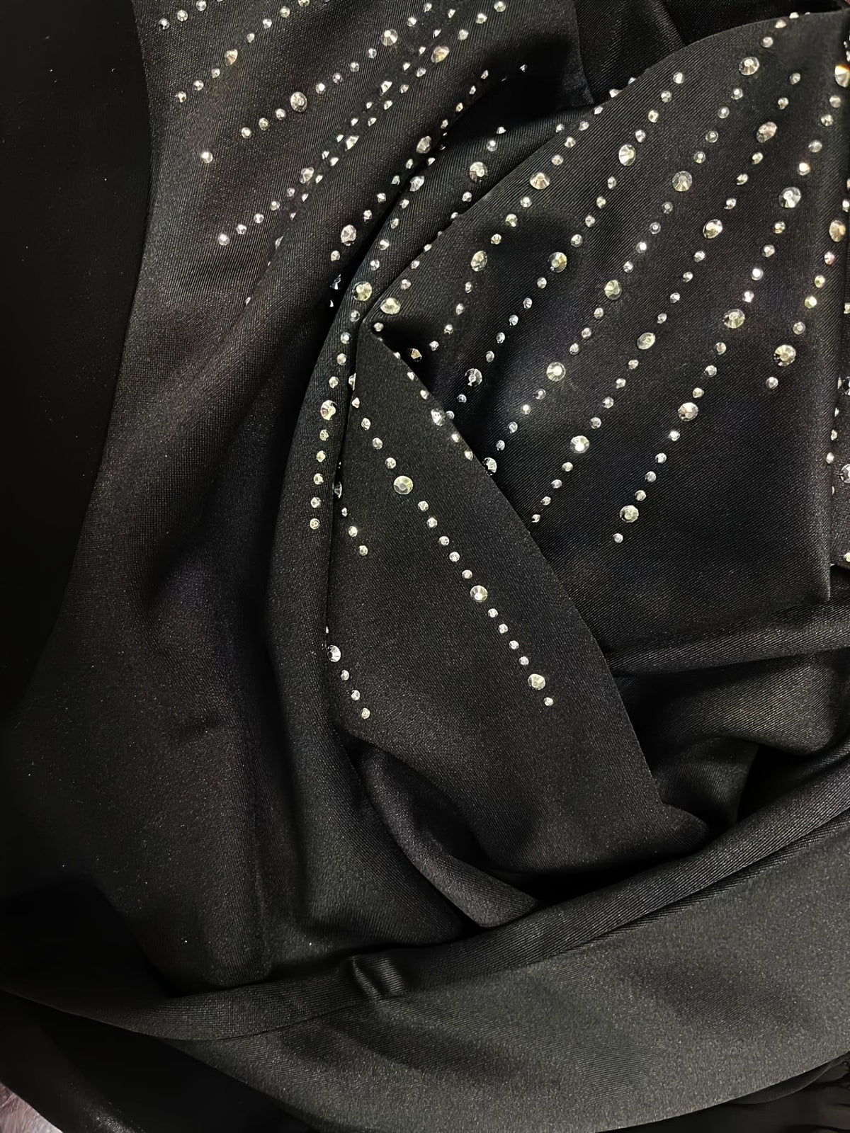 jkthpu-45 Sparkling Rhinestone Plus Size Black Top for Chic Style