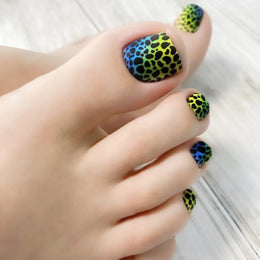 KissICON Style3 Press On Nails Simple Summer Rainbow French Wearing