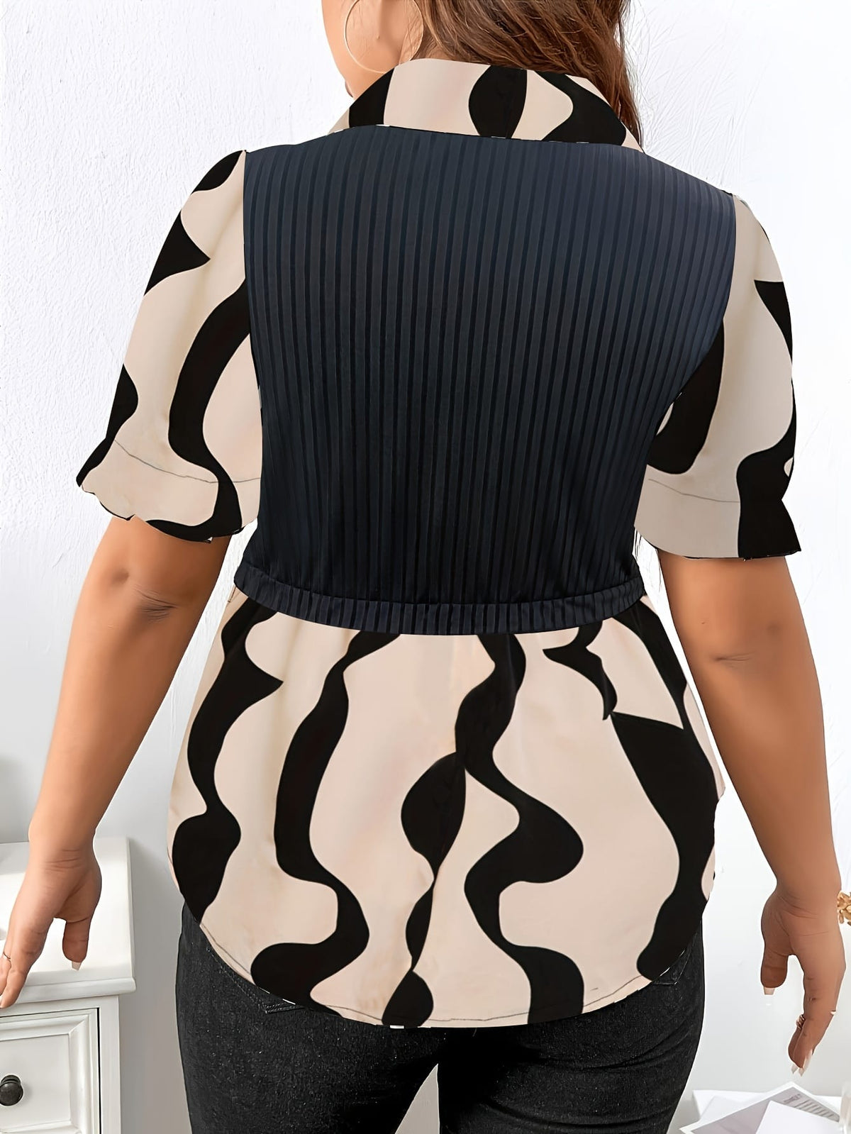 KissICON [Stylish Geometric Top] Polyester Women's Stylish Geometric Print Top | Short Sleeves, Elegant Lapel Collar, All-Season Wear, Casual Attire