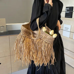 KissICON Tassel Hand-woven Holiday Shoulder Bag