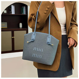 KissICON Textured Handbag – Purse