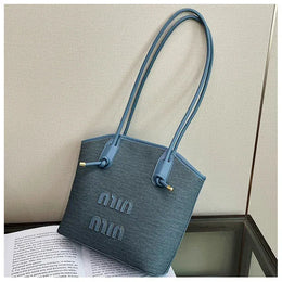 KissICON Textured Handbag – Purse