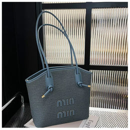 KissICON Textured Handbag – Purse
