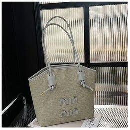 KissICON Textured Handbag – Purse