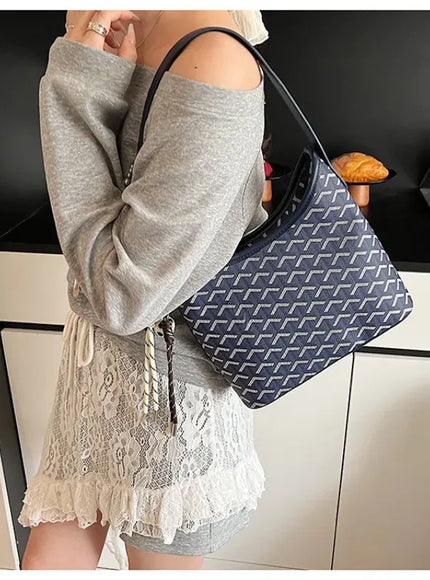 KissICON Tote – Puffed Goose Teeth