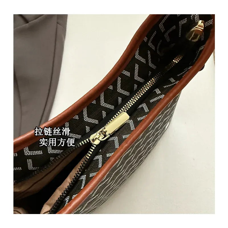 KissICON Tote – Puffed Goose Teeth