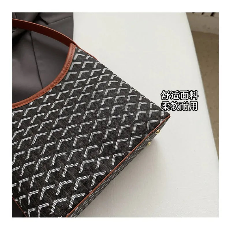 KissICON Tote – Puffed Goose Teeth