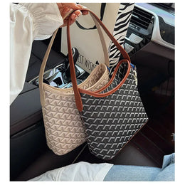 KissICON Tote – Puffed Goose Teeth