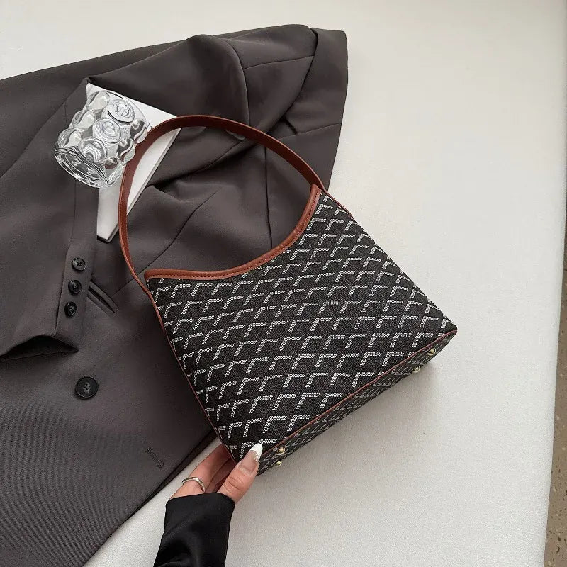KissICON Tote – Puffed Goose Teeth