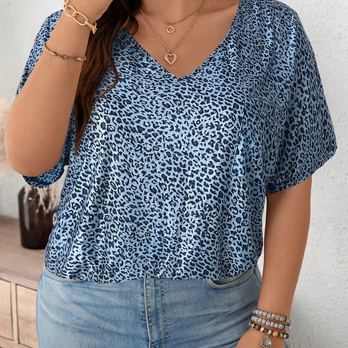 KissICON UK 16 / Haze Blue Plus Size, Everyday and Outing, Casual Leopard Print Oversized Women's T-Shirt