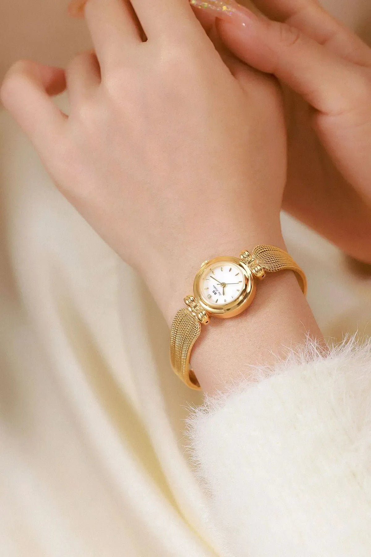 KissICON UTHAI Women Luxury Gold Bracelet Watch Waterproof Quartz