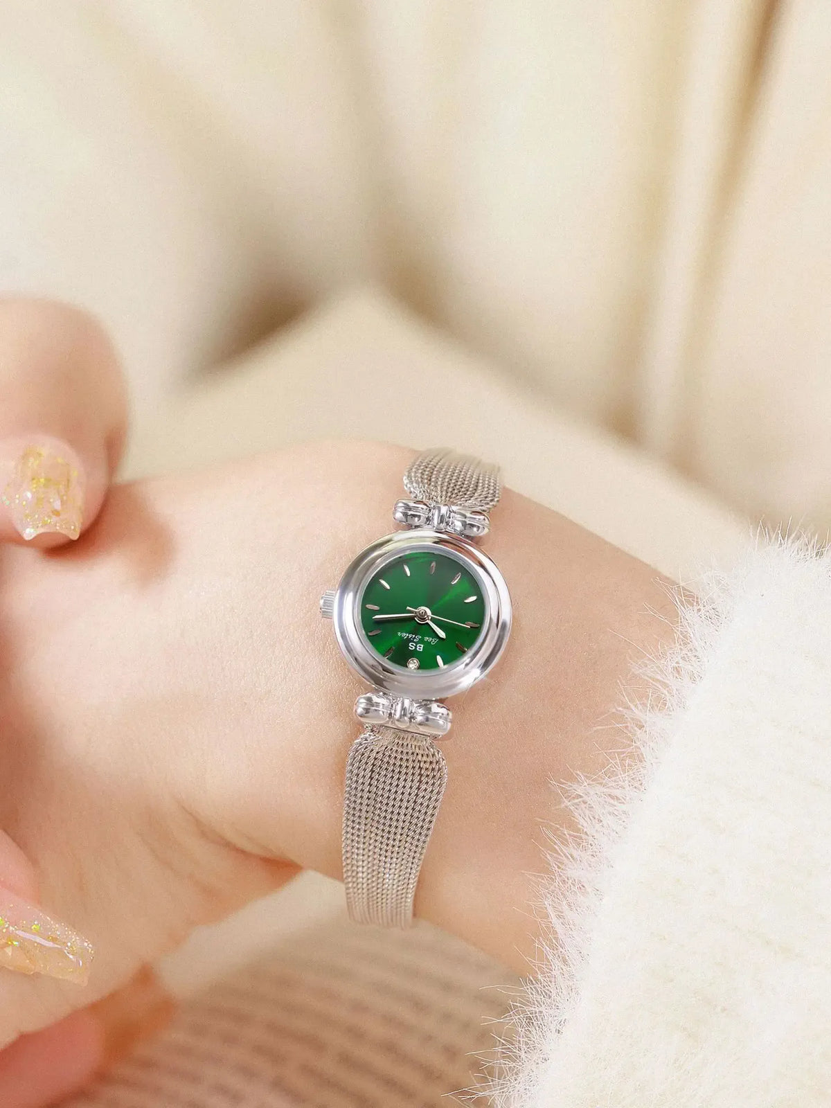 KissICON UTHAI Women Luxury Gold Bracelet Watch Waterproof Quartz