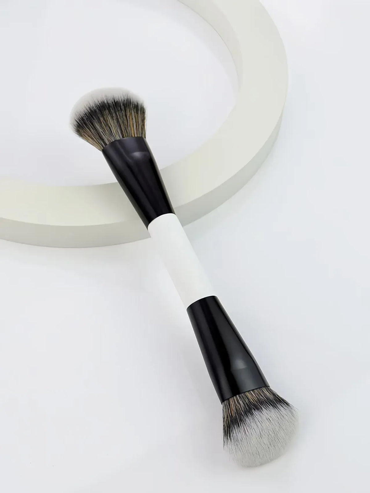 KissICON WHITE 4 Double-Headed Makeup Brushes - Multi-Functional Set