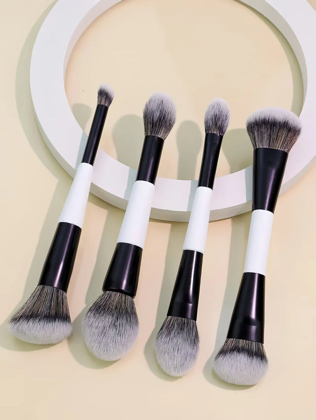 KissICON WHITE 4 Double-Headed Makeup Brushes - Multi-Functional Set