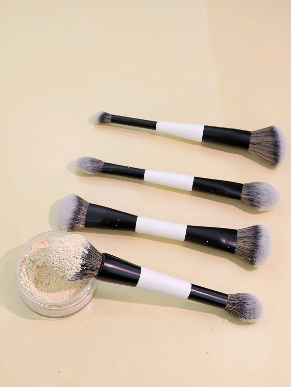 KissICON WHITE 4 Double-Headed Makeup Brushes - Multi-Functional Set