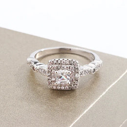 KissICON WHITE / 8 KissIcon Pink Diamond Ring Inlaid Sparkle - Gift Idea