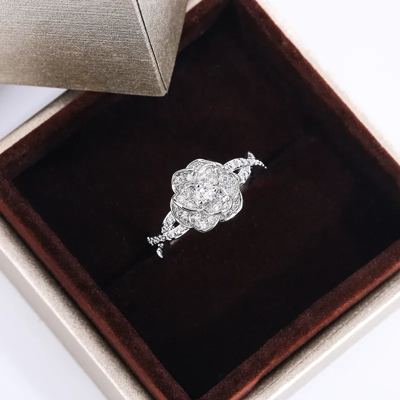 KissICON White / 9 KissIcon InterTwined 3D Rose Ring White Zircon - Dazzle