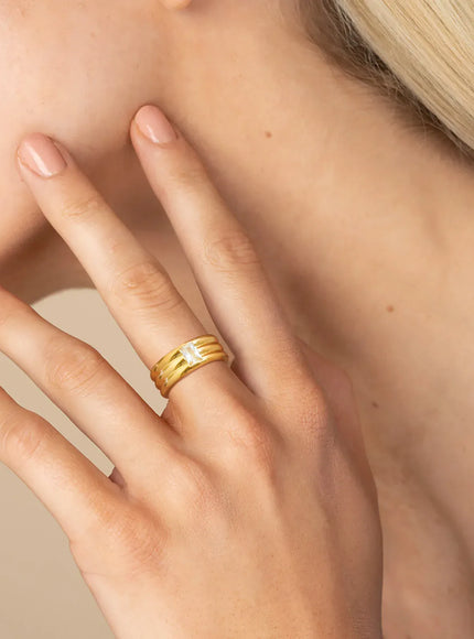 KissICON White Zircon Wedding Ring – Gold Plated Steel