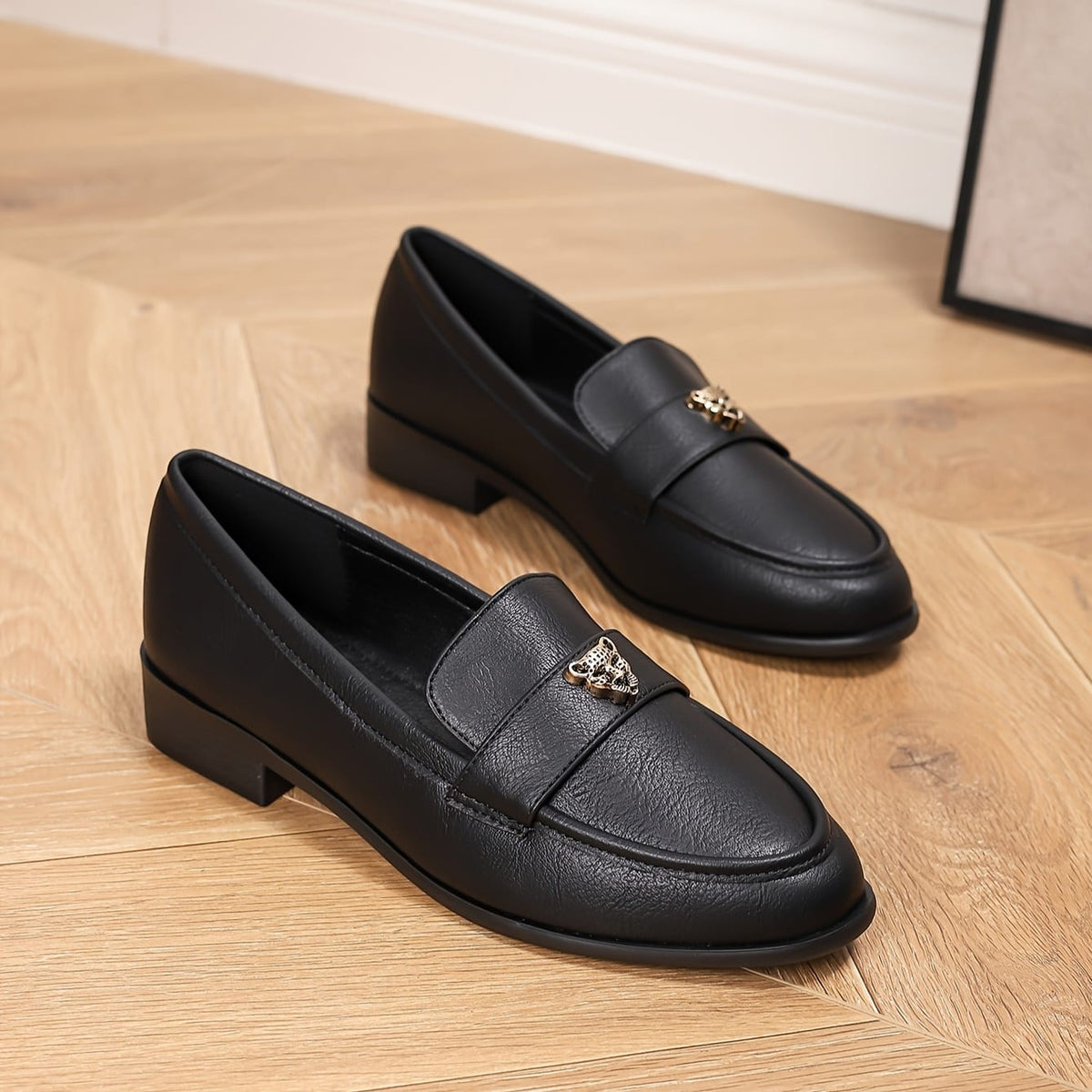 jkthpu-45 Women'S Elegant Black Flats with Tiger Head Metal Buckle, Round Toe Penny Loafers, All-Season TPR Sole, Stylish Casual Slip-On Shoes