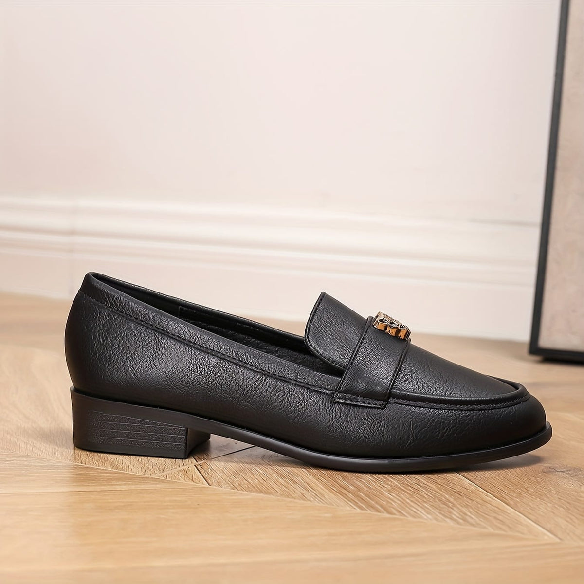 jkthpu-45 Women'S Elegant Black Flats with Tiger Head Metal Buckle, Round Toe Penny Loafers, All-Season TPR Sole, Stylish Casual Slip-On Shoes