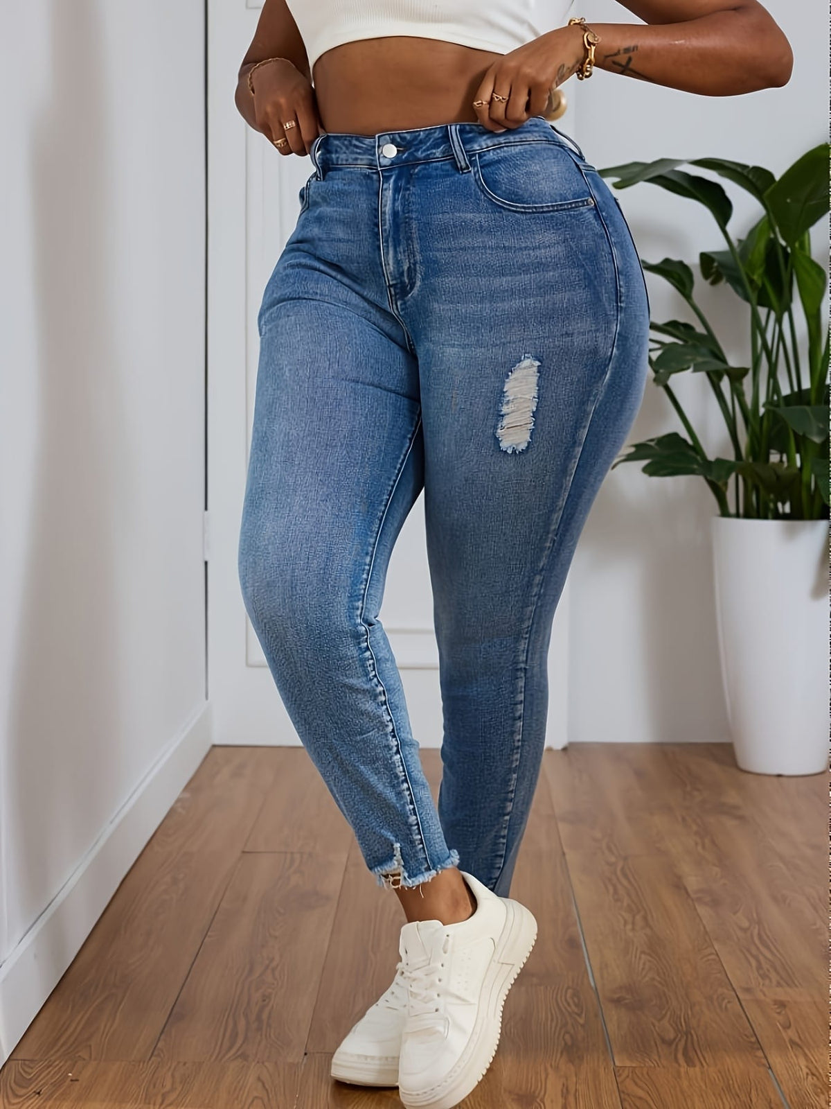 jkthpu-45 Women's High-Stretch Skinny Jeans with Distressed Knee Slit